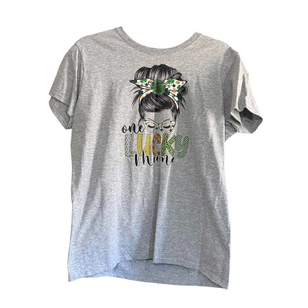 Gildan One Lucky Mama St Patricks Day Graphic‎ Tee Gray Large Messy Bun Shirt